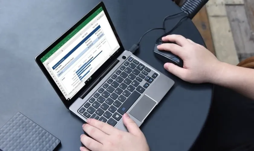 có nên cắm sạc laptop liên tục không — Điều kiện tiên quyết trước khi quyết định cắm sạc 24/7