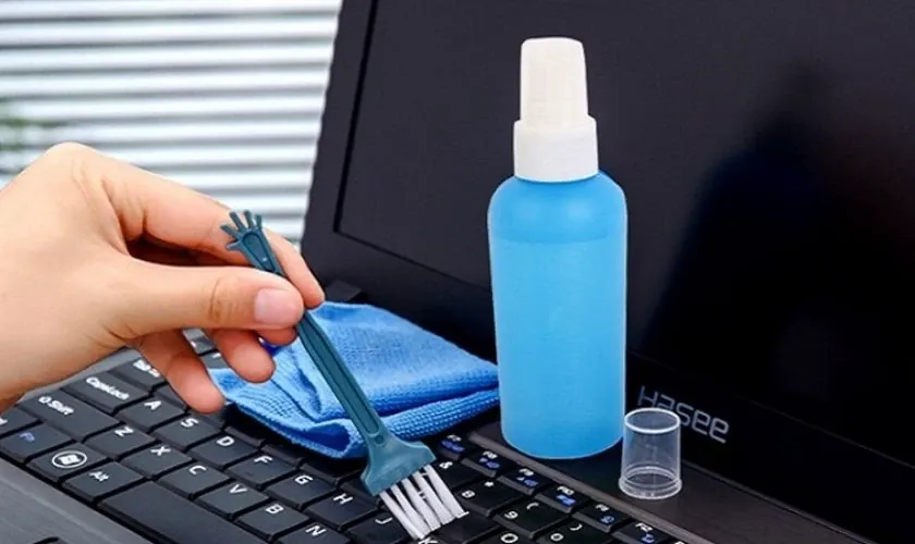 vệ sinh laptop tại nhà — Yêu cầu hệ thống và dụng cụ bắt buộc trước khi thực hiện